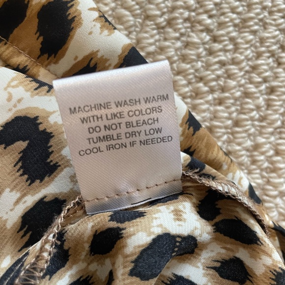 Silky leopard print dress. - Picture 4 of 6